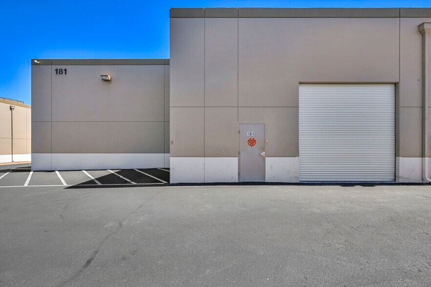 More Photos Of 181 N Gibson Rd, Henderson Warehouse For Sale