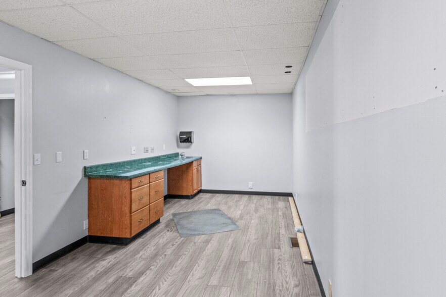 More Photos Of 2910 Reynolda Rd, Winston-Salem Office For Sale