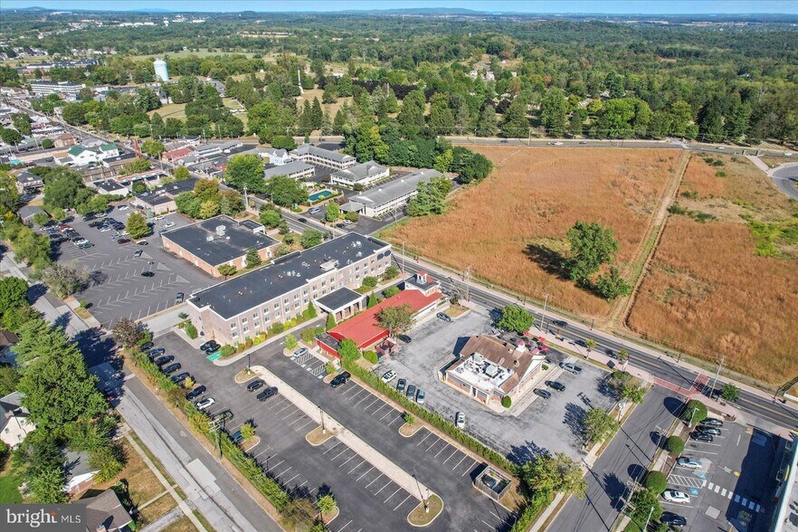 More Photos Of 425 Steinwehr Ave, Gettysburg Storefront Retail Office For Sale