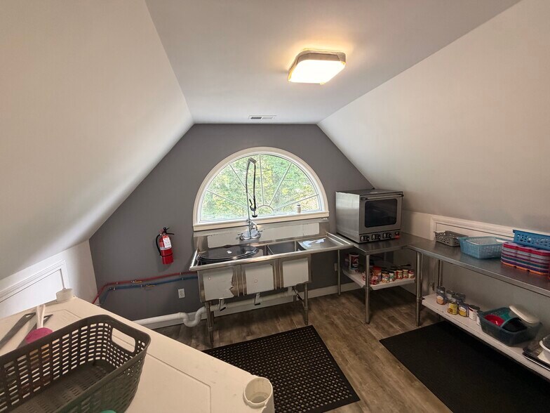 More Photos Of 736 Saluda Lake Rd, Greenville Daycare Center For Sale