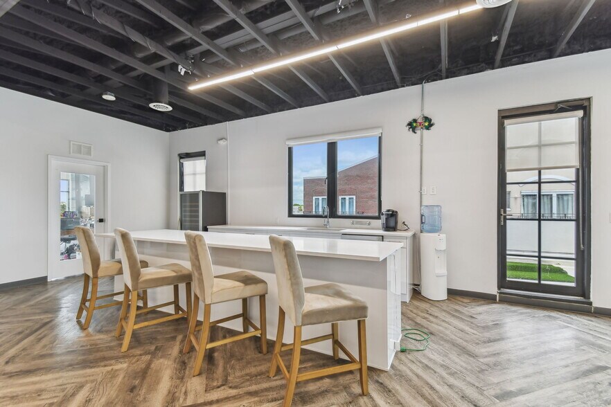 More Photos Of 1919 E 6th Ave, Tampa Office For Sale