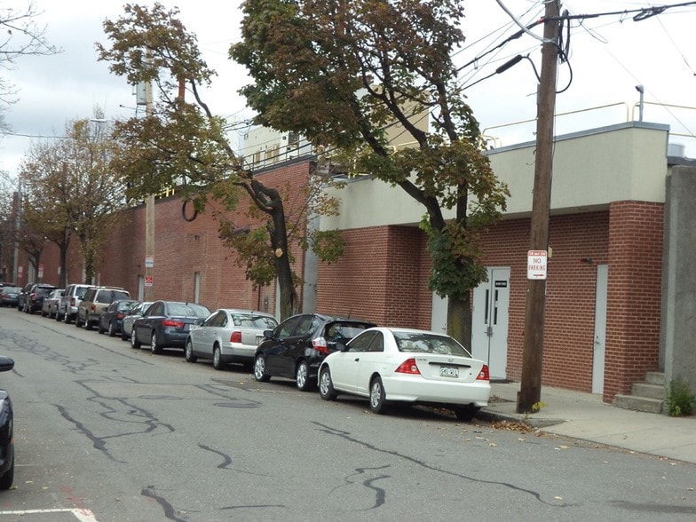 More Photos Of 179 Bent St, Cambridge Warehouse For Lease