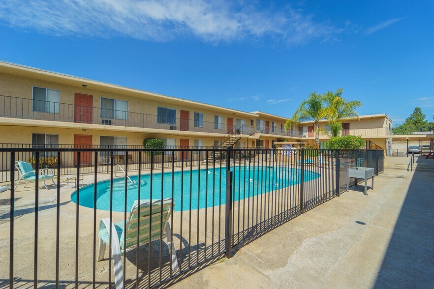 More Photos Of 12430 Oak Knoll Rd, Poway Apartments For Sale
