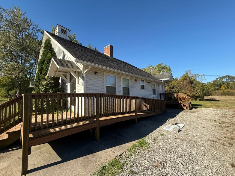 More Photos Of 33518 W Jefferson Ave, Rockwood Restaurant For Sale