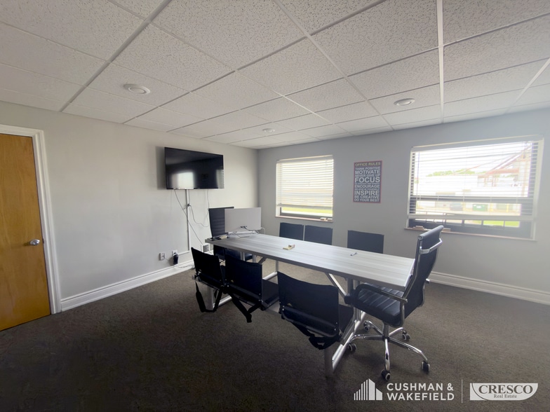 More Photos Of 4515-4523 Brookpark Rd, Parma Warehouse For Lease