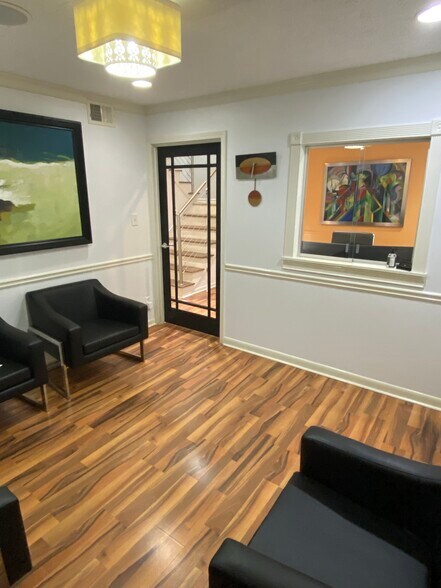 More Photos Of 4651 Roswell Rd NE, Atlanta Office For Sale