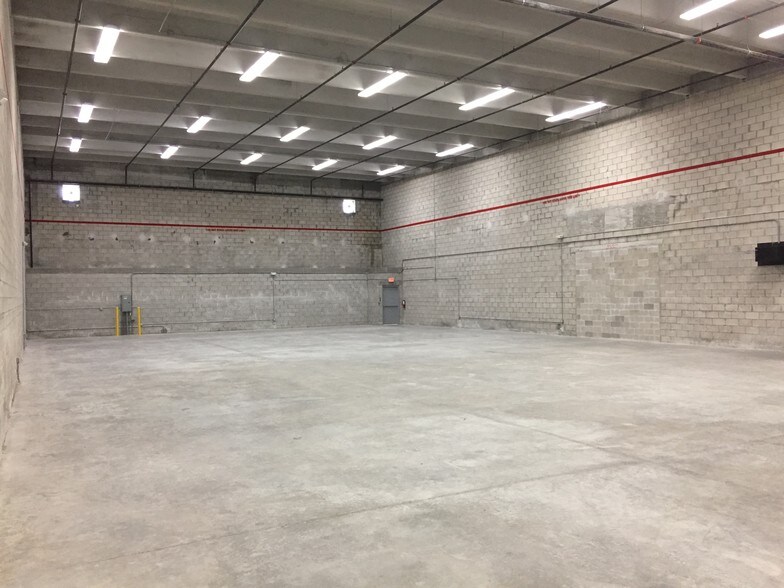 More Photos Of 7900 NW 71st St, Miami Warehouse For Lease