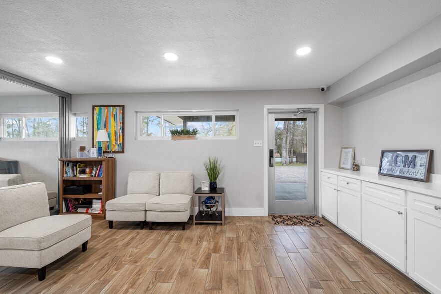 More Photos Of 29519 W Hawthorne Dr, Spring Flex For Sale