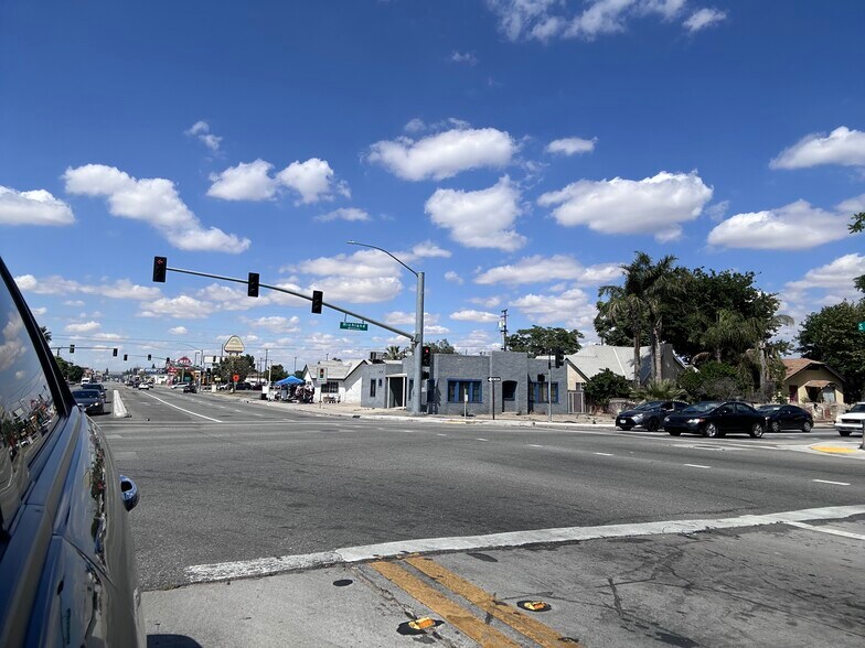 More Photos Of 1428 Richland St, Bakersfield Freestanding For Sale