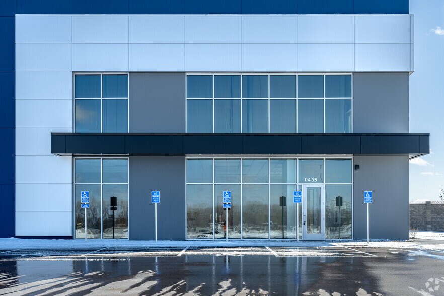 More Photos Of 11435 Hudson Rd, Woodbury Warehouse For Lease