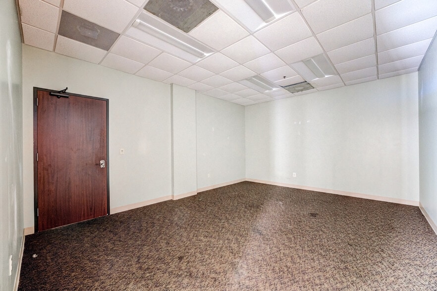 More Photos Of 324 Fm-1960 Rd, Houston General Retail For Sale