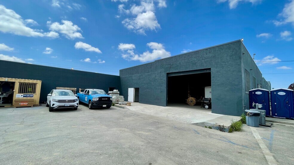 More Photos Of 2200 E 89th St, Los Angeles Warehouse For Sale