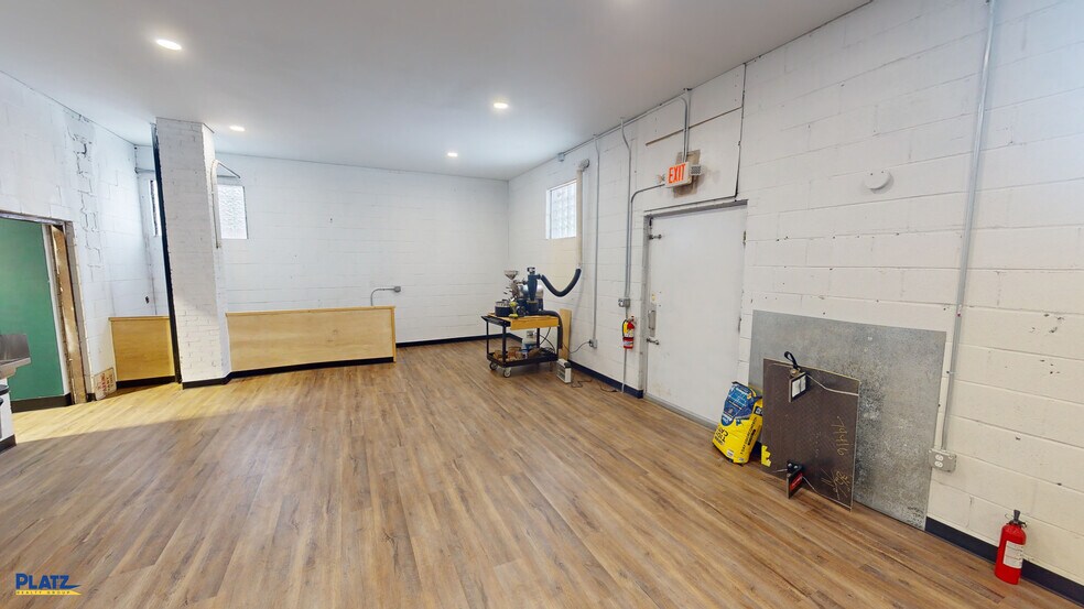 More Photos Of 1586 Mahoning Ave, Youngstown Storefront For Lease