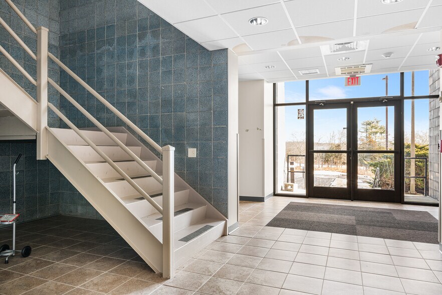 More Photos Of 183 Providence New London Tpke, North Stonington Unknown For Lease