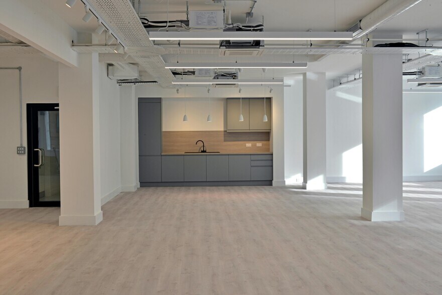 More Photos Of 10-12 Mount St, Manchester Office For Lease