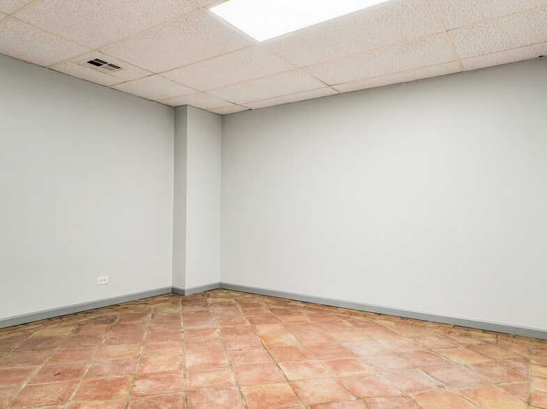 More Photos Of 14732 Bulverde Rd, San Antonio Warehouse For Lease
