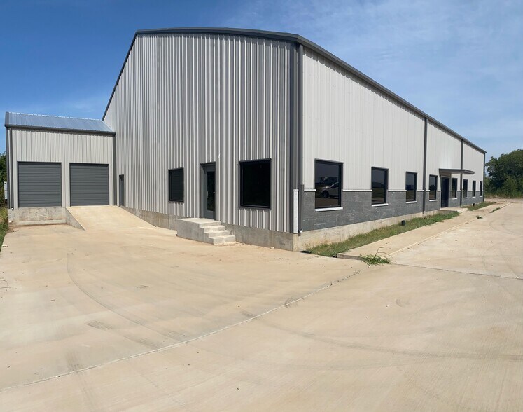 More Photos Of 131 Pecan st, Abbott Warehouse For Lease