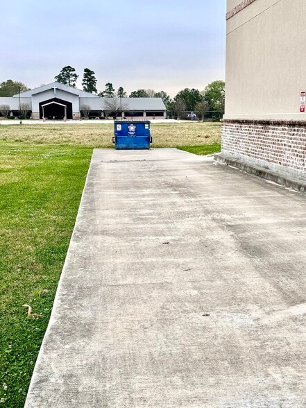 More Photos Of 1395 Northpark Dr, Kingwood Freestanding For Lease
