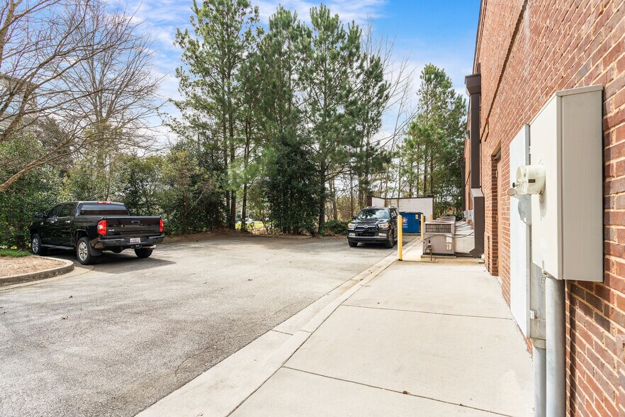 More Photos Of 1111 Chastain Rd, Kennesaw Freestanding For Sale