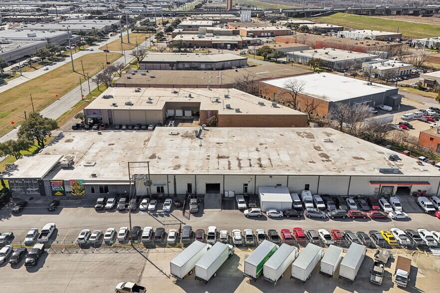 More Photos Of 1365 Regal Row, Dallas Distribution For Sale