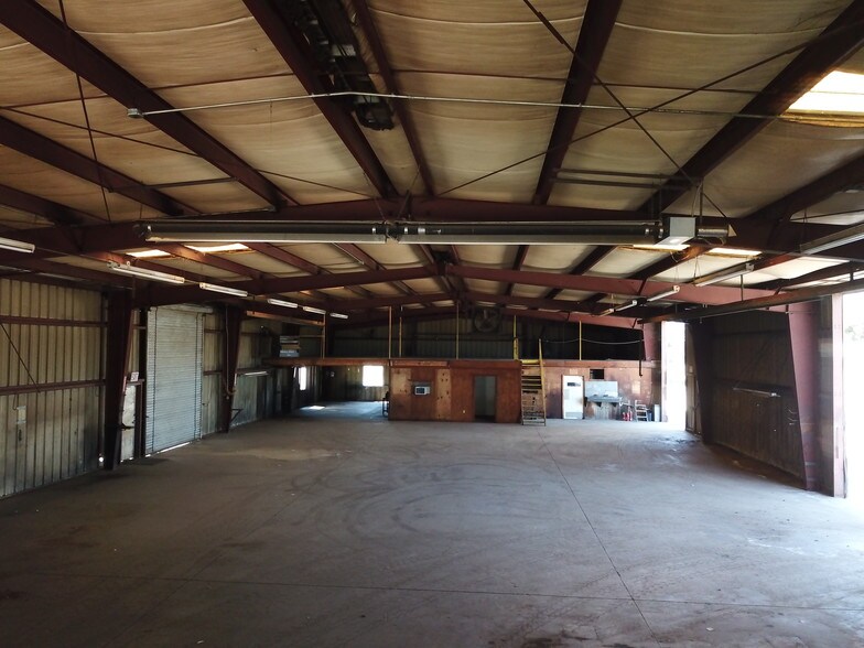 More Photos Of 43016 Road 68, Reedley Warehouse For Lease