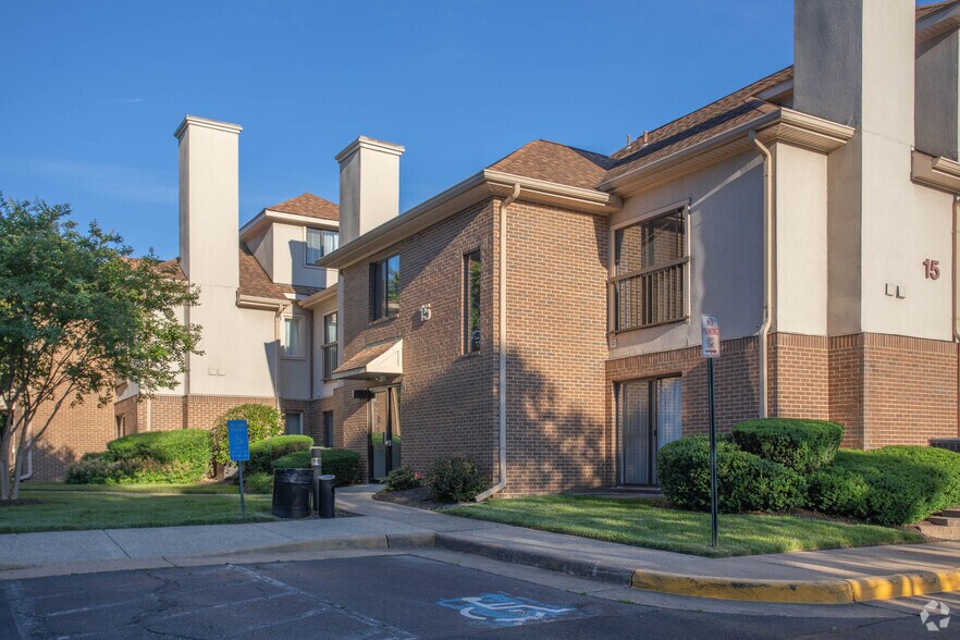 More Photos Of 315 Elden St, Herndon Apartments For Sale