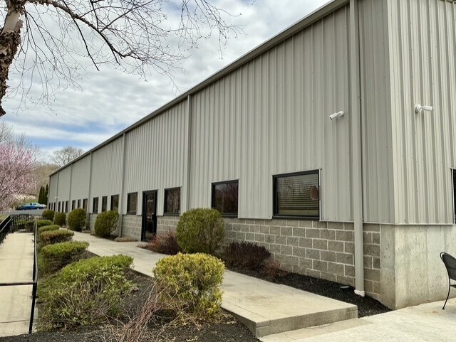 More Photos Of 13 Parkway Dr, Plainfield Warehouse For Lease