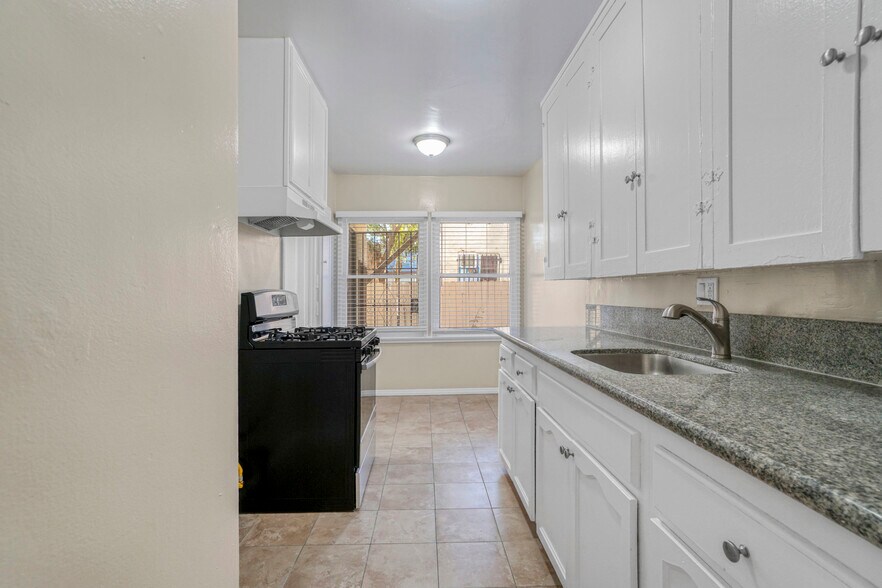 More Photos Of 1922 Locust Ave, Long Beach Apartments For Sale