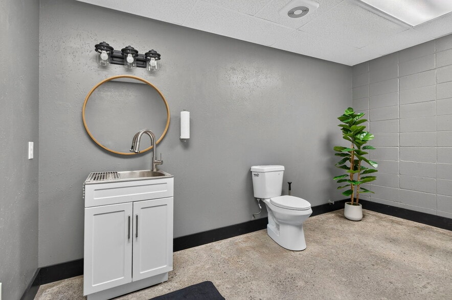 More Photos Of 5601 S Campbell Ave, Springfield General Retail For Sale