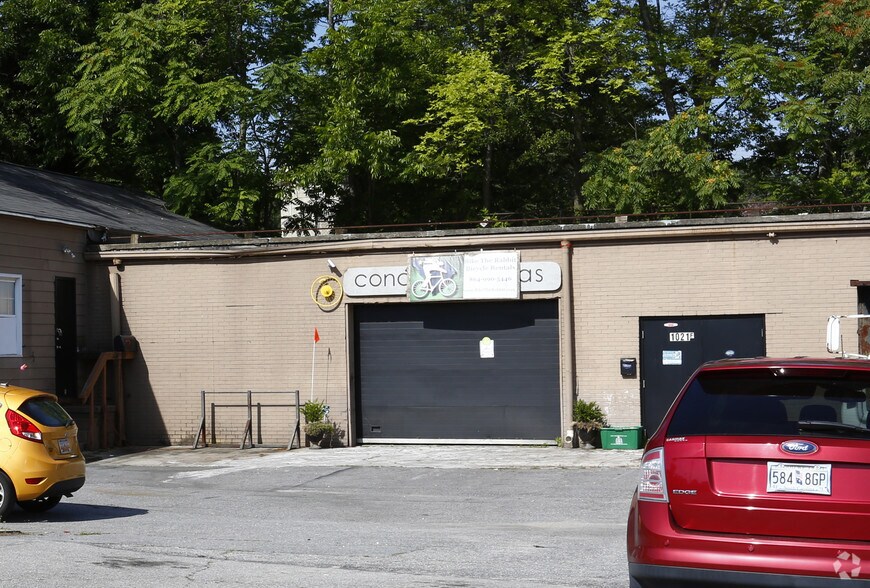 More Photos Of 1021 S Main St, Greenville Freestanding For Lease