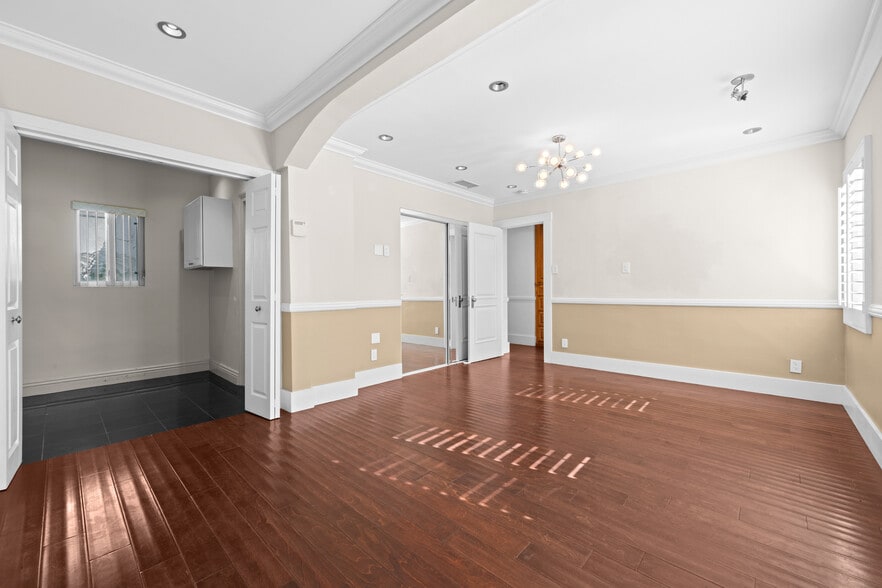 More Photos Of 803 S Sycamore Ave, Los Angeles Multifamily For Sale