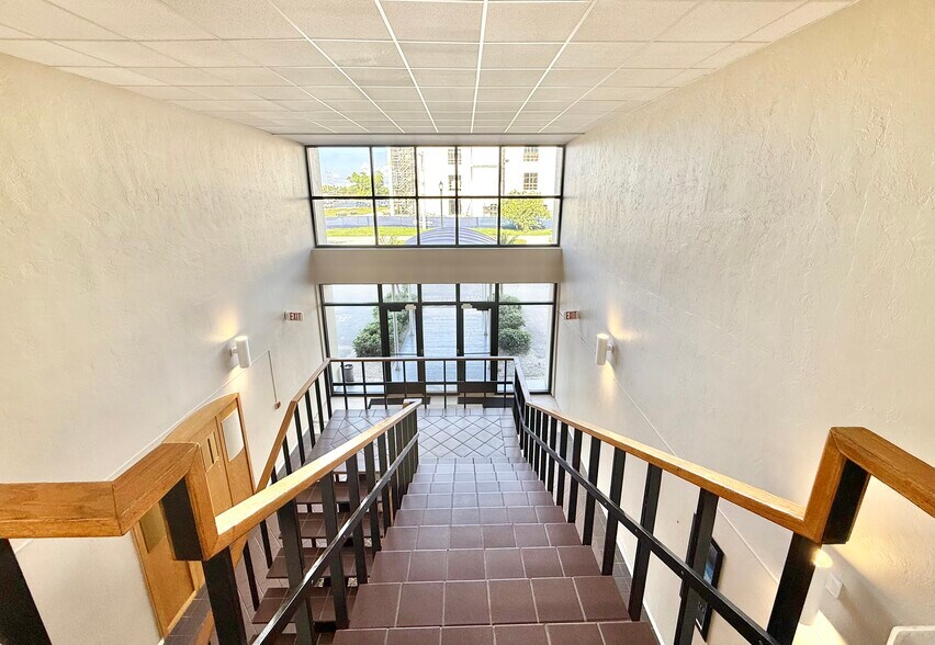 More Photos Of 3949 Evans Ave, Fort Myers Medical For Sale