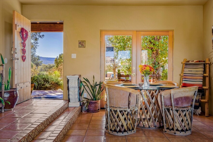 More Photos Of 10 Rojo Dr, Sedona Hotel For Sale