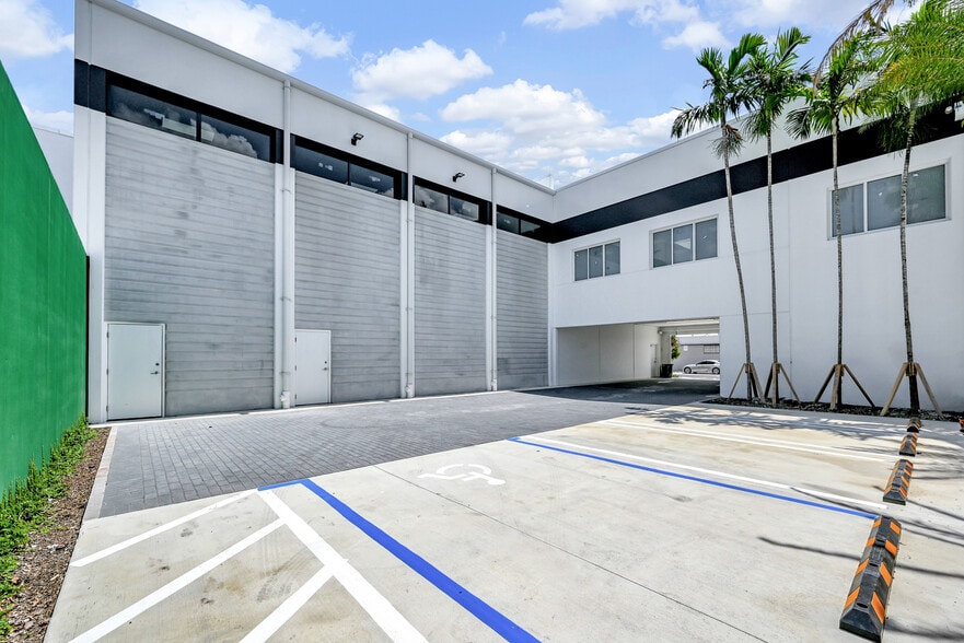 More Photos Of 210 NE 68th St, Miami Warehouse For Sale