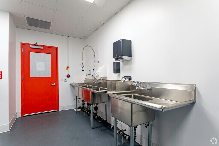 More Photos Of 2352 S Sepulveda Blvd, Los Angeles Food Processing For Lease