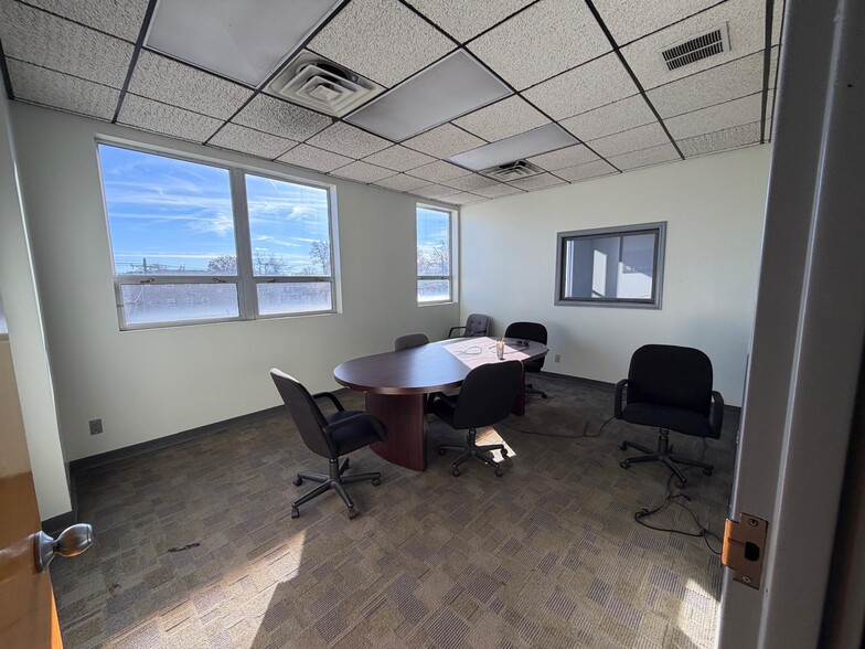 More Photos Of 205 E 1st Ave, Roselle Warehouse For Lease