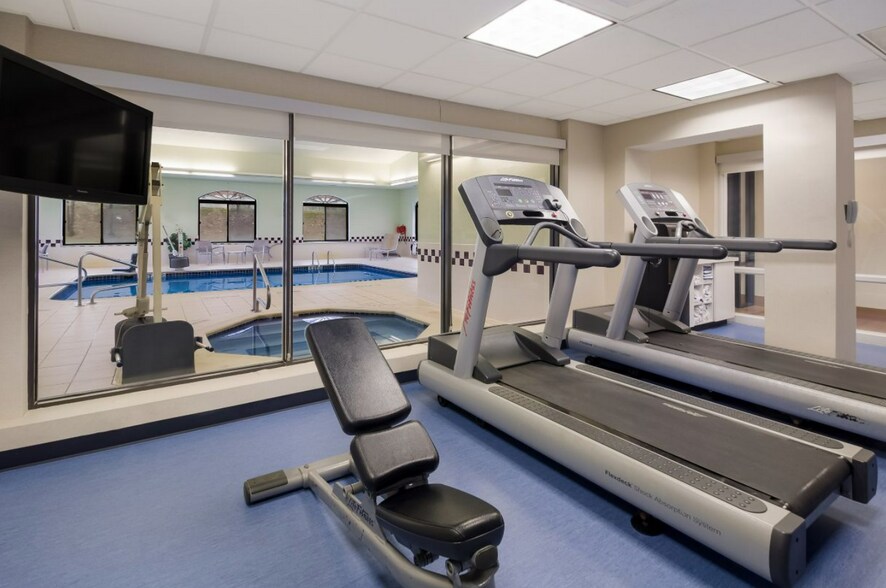 More Photos Of 16 Trinity Point Dr, Washington Hotel For Sale