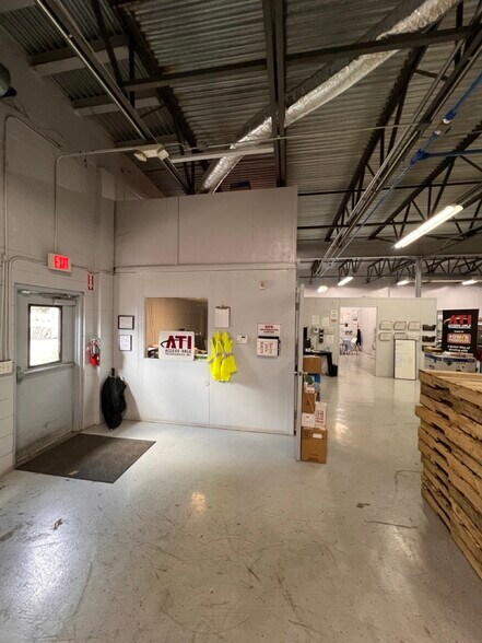 More Photos Of 360 Old Sanford Oviedo Rd, Winter Springs Manufacturing For Lease