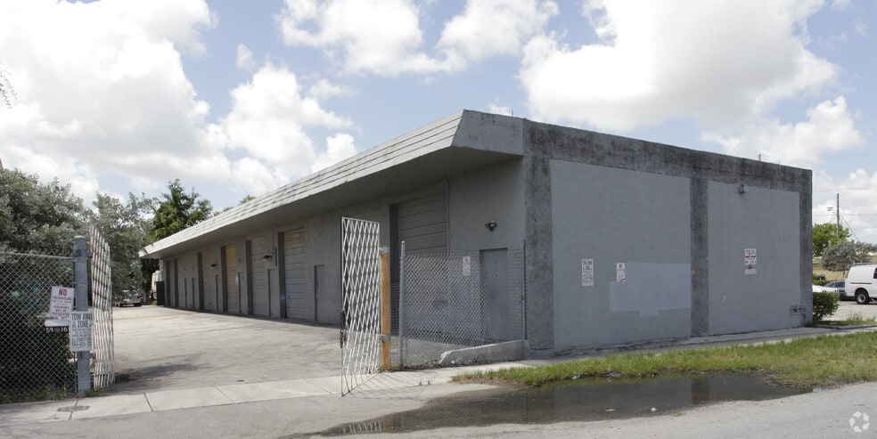 More Photos Of 5916 SW 25th St, West Park Warehouse For Lease