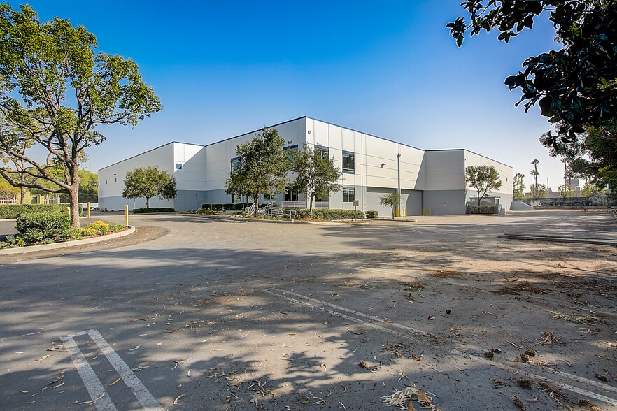 More Photos Of 888 W Crowther Ave, Placentia Manufacturing For Sale