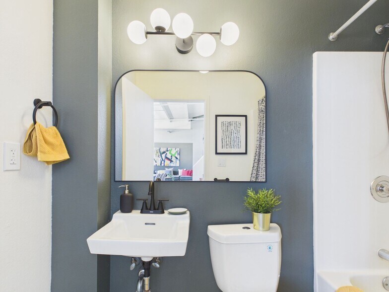 More Photos Of 4053 Harlan St, Emeryville Apartments For Sale