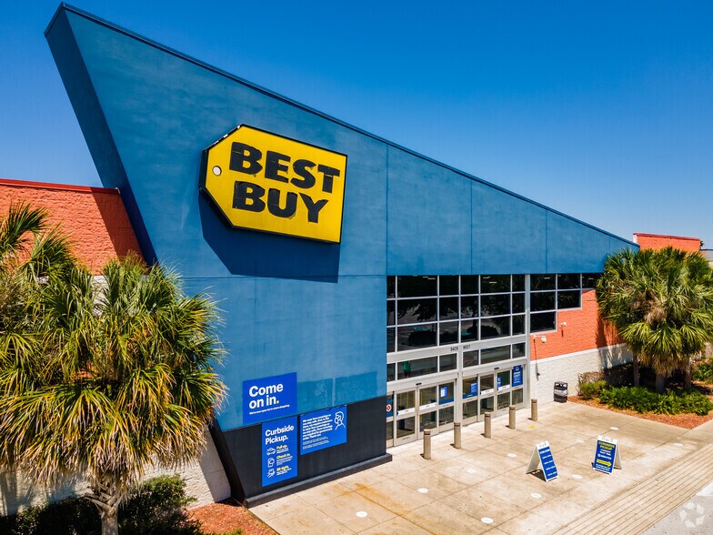 More Photos Of 9409 Us Highway 19, Port Richey Unknown For Lease