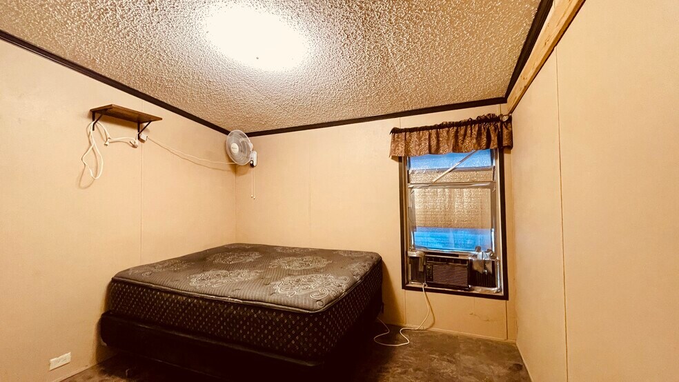 More Photos Of 5550, Odessa Warehouse For Sale