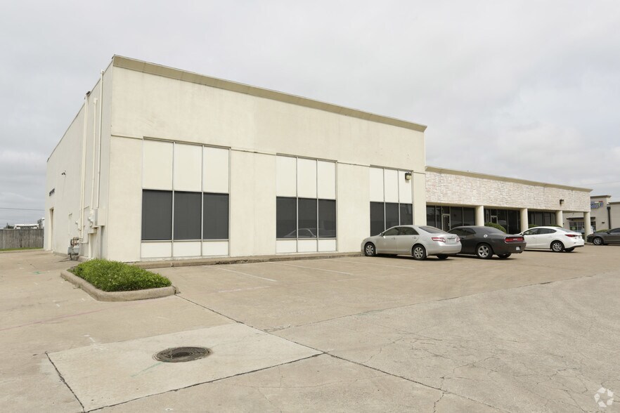 More Photos Of 1108 Dobie Dr, Plano Flex For Lease