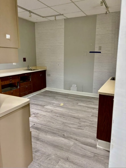 More Photos Of 340-350 Linden Ave, Wilmette Office For Lease