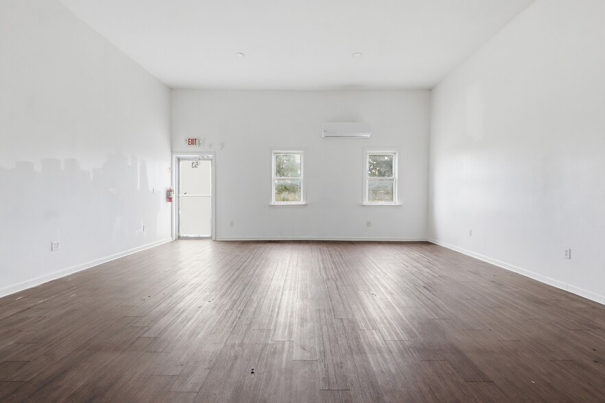 More Photos Of 805 E Prospect St, York General Retail For Sale