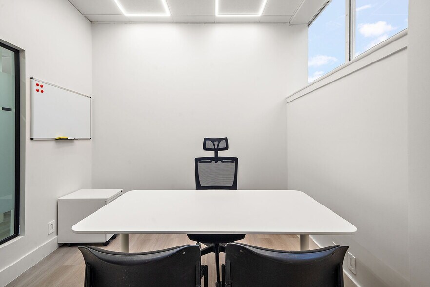 More Photos Of 4845 Rue Jean-Talon O, Montréal Storefront For Lease