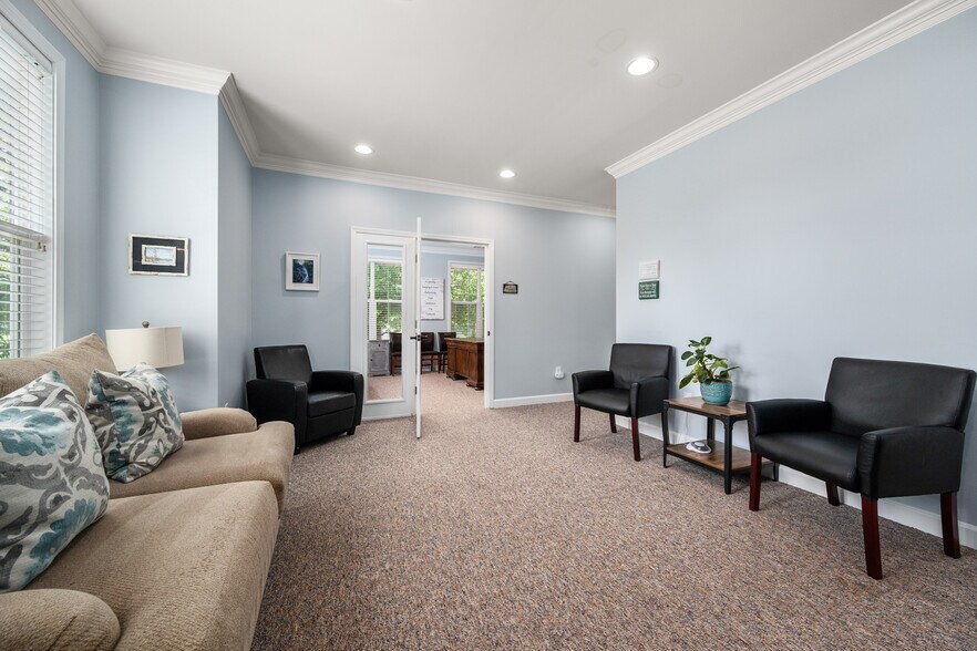 More Photos Of 705-711 Peninsula Dr, Davidson Office For Sale