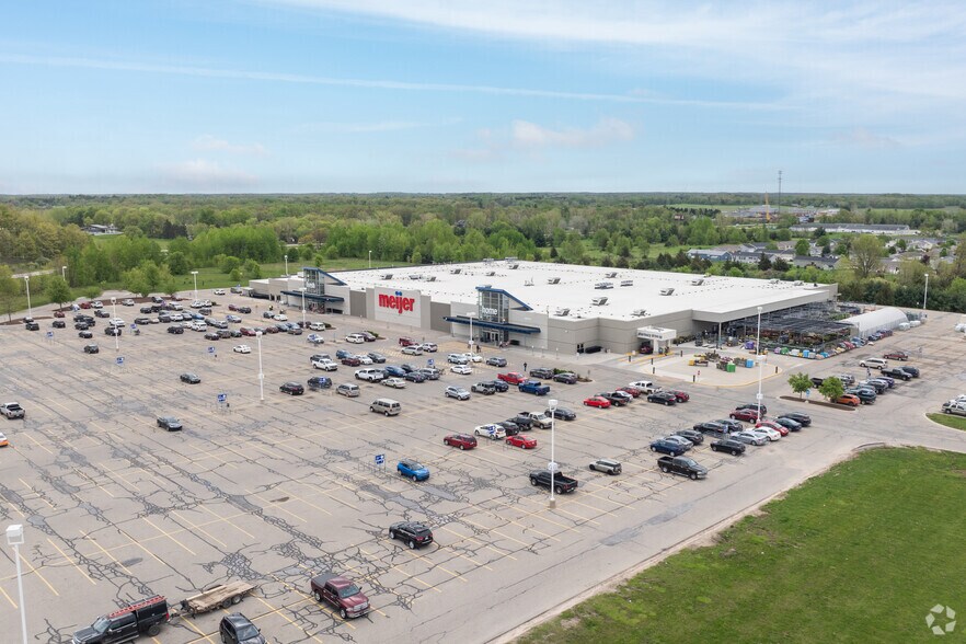 More Photos Of 3700 17 Mile Rd NE, Cedar Springs Supermarket For Lease