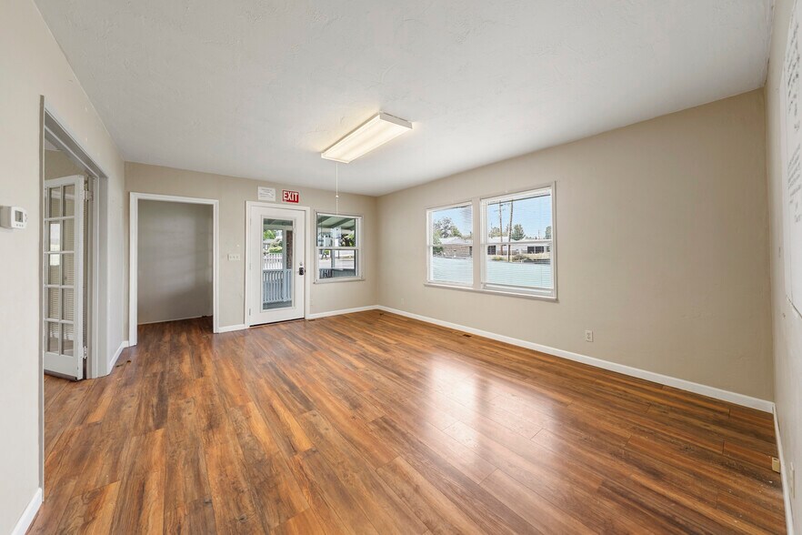 More Photos Of 143 S Main St, Phoenix Office For Sale